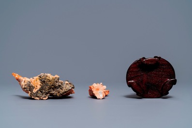 Three Chinese red coral carvings, 19/20th C.